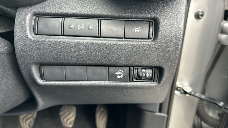 Nissan Juke 1.0 DiG-T 114 N-Connecta 5dr Petrol Hatchback